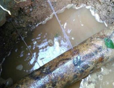 焉耆楼顶渗水维修公司分享下地暖漏水的原因及检测方法。